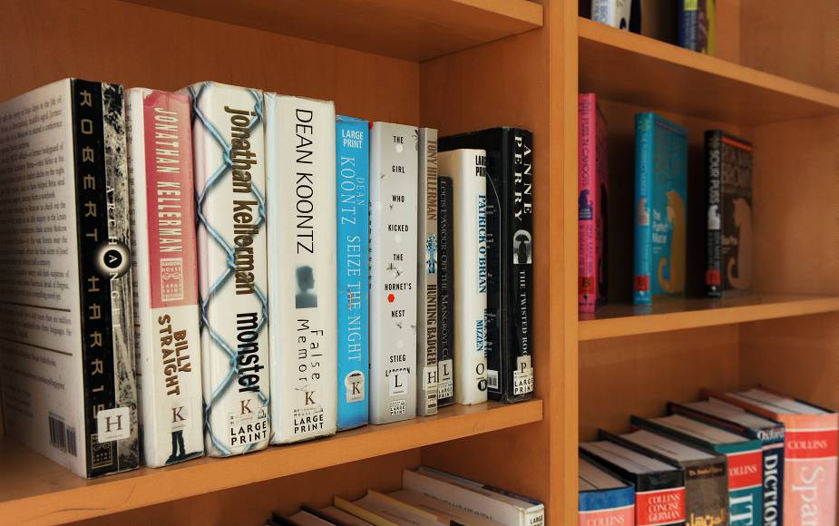 atlantis library books on bokshelves